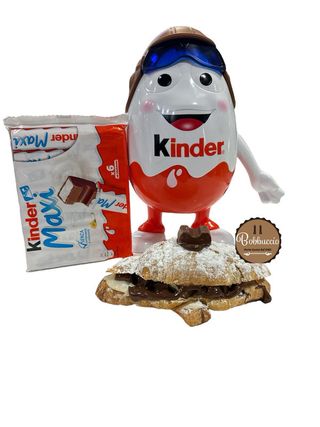 Cornetto Kinder maxi con Nutella Ferrero e Nutella bianca