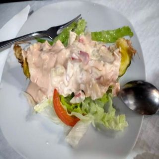 Aguacate Relleno Con Cangrejo Y Salsa Rosa