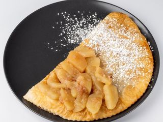 Чебурек з яблуком (200g)