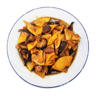 Brotes De Bambú Y Setas Chinas Salteadas