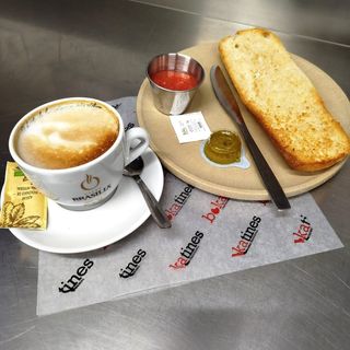 2 Cafés + 2 Tostada de aceite de oliva y tomate