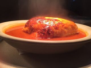 Francesinha com ovo estrelado