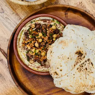 Hummus bi lahmeh