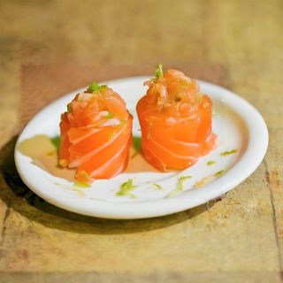 Gunkan de Salmão (8pcs)