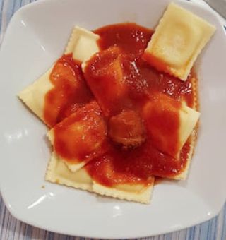 Ravioli di ricotta al sugo di maiale o pomodoro