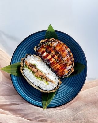 Суші бургер зі смаженим лососем 