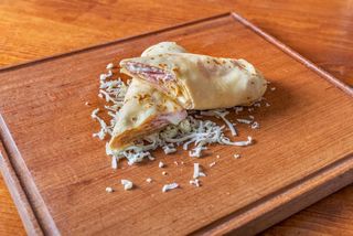 Palačinka sa slaninom, kajganom, pavlakom i kačkavaljem