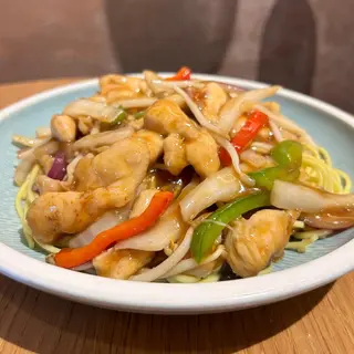 Tallarines de pollo