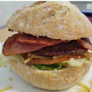 Hamburguesa completa con bacon