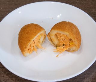 Salgado Frito de Frango com Cheddar e Milho