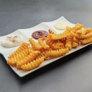 Patatas Rizadas a las 3 Salsas