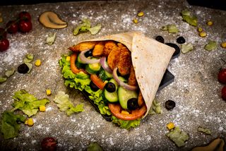 Тортила пилешко печено  и крема сирене (350г)