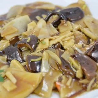 Bambú Y Setas Chinas Salteadas