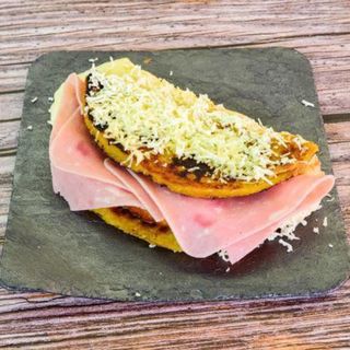 Cachapa Jamón Y Queso