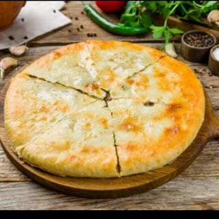 Chaczapuri z wołowiną i wieprzowiną