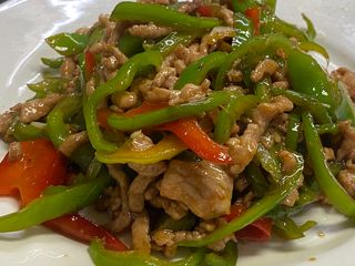 Carne de cerdo con pimiento verde