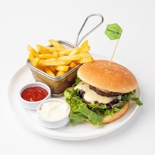 Бургер с двойной говяжьей котлетой 