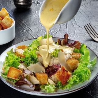 Sałatka Cezar z kurczakiem