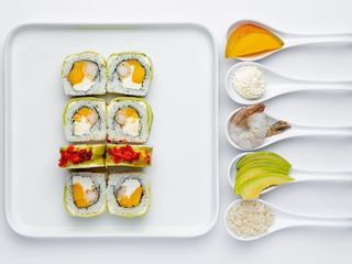 Philadelphia z awokado, krewetkami, mango 8 szt.