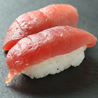 43. Nigiri maguro 2 pezzi