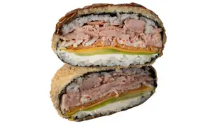 Sushi burger z tuńczykiem i krabem