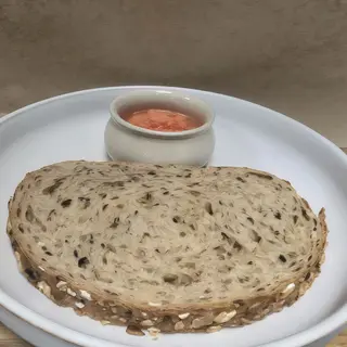 Tostada con tomaca casero