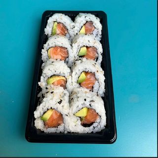 Uramaki sake avocado 