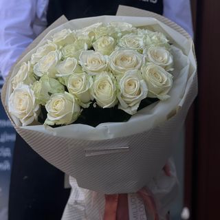 25 білих троянд 