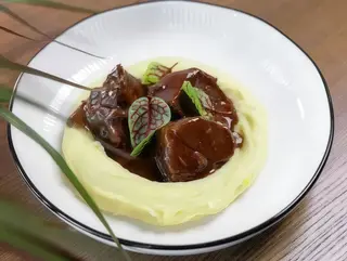 Томлені телячі щоки (300/150g)