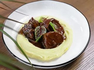 Томлені телячі щоки (300/150g)