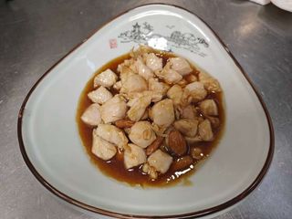 60 Pollo con mandorle