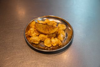 Dados de rape rebozados