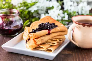 Clatita cu dulceata de visine