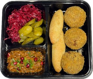 Ლობიოს კროკეტი,მწნილით, იმერული სოუსით და მჭადუკებით