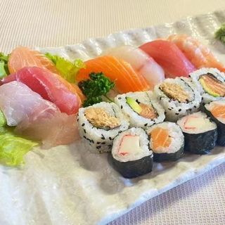 119.Sushi sashimi mix