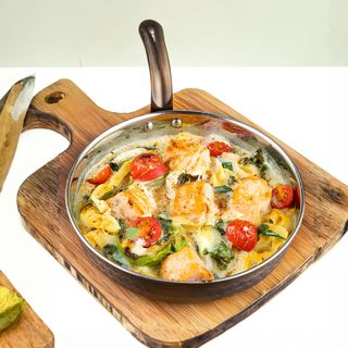 Запечена паста със сьомга (360г)