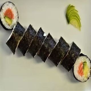 Futomaki Variado Salmón Y Aguacate (8 Uds.)
