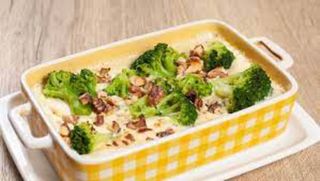 Запечени броколи със сос от сирена (450г)