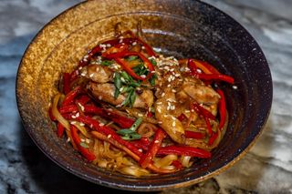 ლაფშა უდონი ქათმით