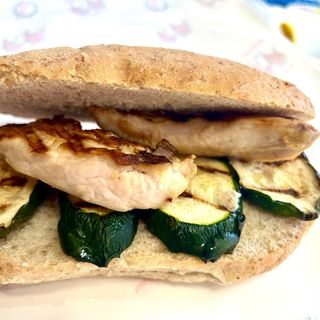 Panino petto di pollo e zucchine