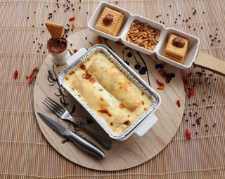 Clatite cu alune,ciocolata si biscuiti la cuptor 