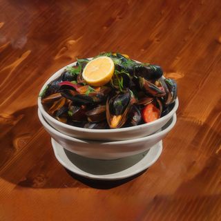 MIDII DE MAREA NEAGRA IN SOS ROSU 700G