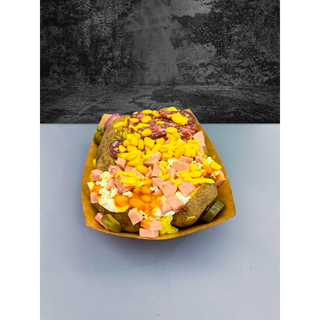 Картоф с краве масло, кашкавал, луканка, шунка, царевица (700г)