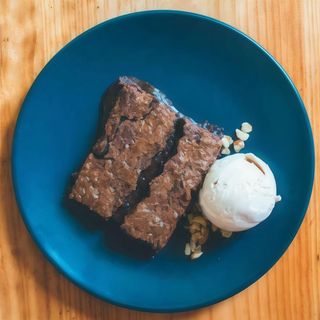 Brownie Con Helado De Avellana