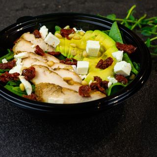 Салат із авокадо та курячим стейком,220гр