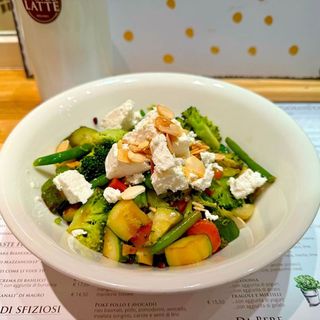 WOK DI VERDURE CON RISO VENERE E FETA