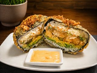 Sushi burger z halibutem w panko