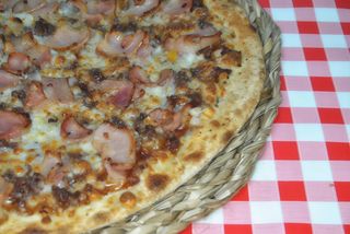 Pizza mediana 4 ingredientes