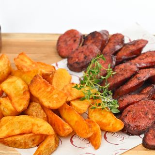 Домашен суджук  на тиган с пържени картофи-450гр