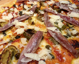 Pizza puttanesca (30 cm.)